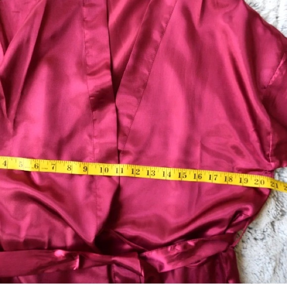 NWOT Unbranded  Red Silky Satin Belt Kimono Sleeves Pockets Robe, M, NEW - Picture 5 of 6